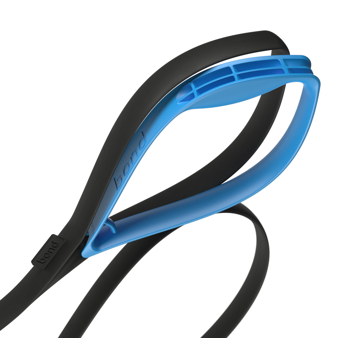Blue ergonomic grip being attached to dog leash