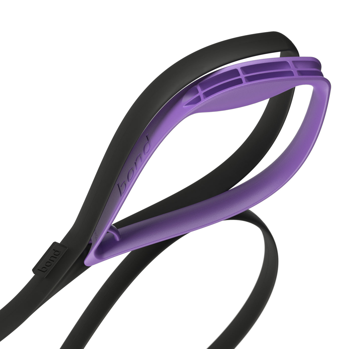 Purple ergonomic grip being attached to dog leash
